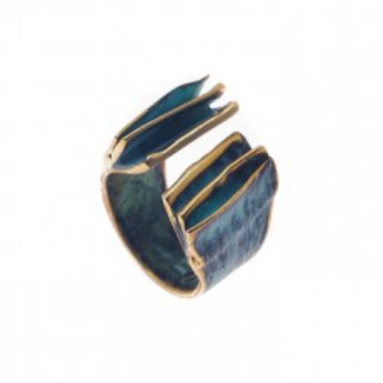 Fili Plaza ring groen-, goudkleurig

Met een sieraad van Fili Plaza ben je in het bezit van een uniek kunstwerk, 
ontworpen en vervaardigd in Barcelona, de stad van de kunstenaars. Elk meesterstuk is met de hand in brons gegoten, net als een sculptuur van een beeldhouwer.