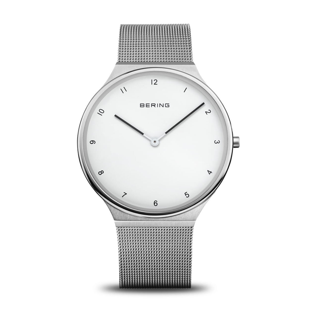 Dameshorloge van Bering, van de Ultra Slim collectie. Dit houdt in dat het horloge een moderne uitstraling heeft door de dunne horlogekast (5mm) en de Milanese horlogeband.

Het is een vrij licht horloge, door de zilveren glans van de horlogekast en -band en de witte kleur van de wijzerplaat. 