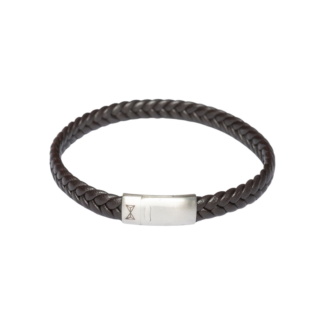 Deze armband is van het merk AZE Jewels. Het is een herensieraad gemaakt van leer. De armband is bruin van kleur.
