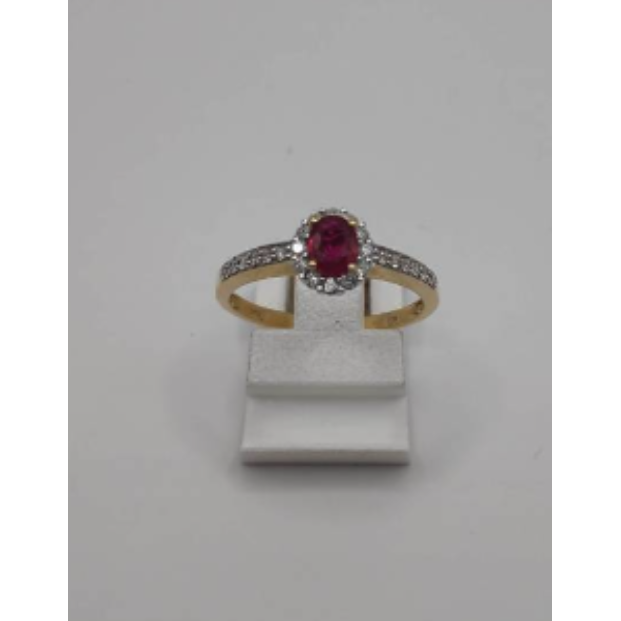 Gouden ring met diamanten (x24WP10,25) en robijn (o,48) in maat 17,5 (55)