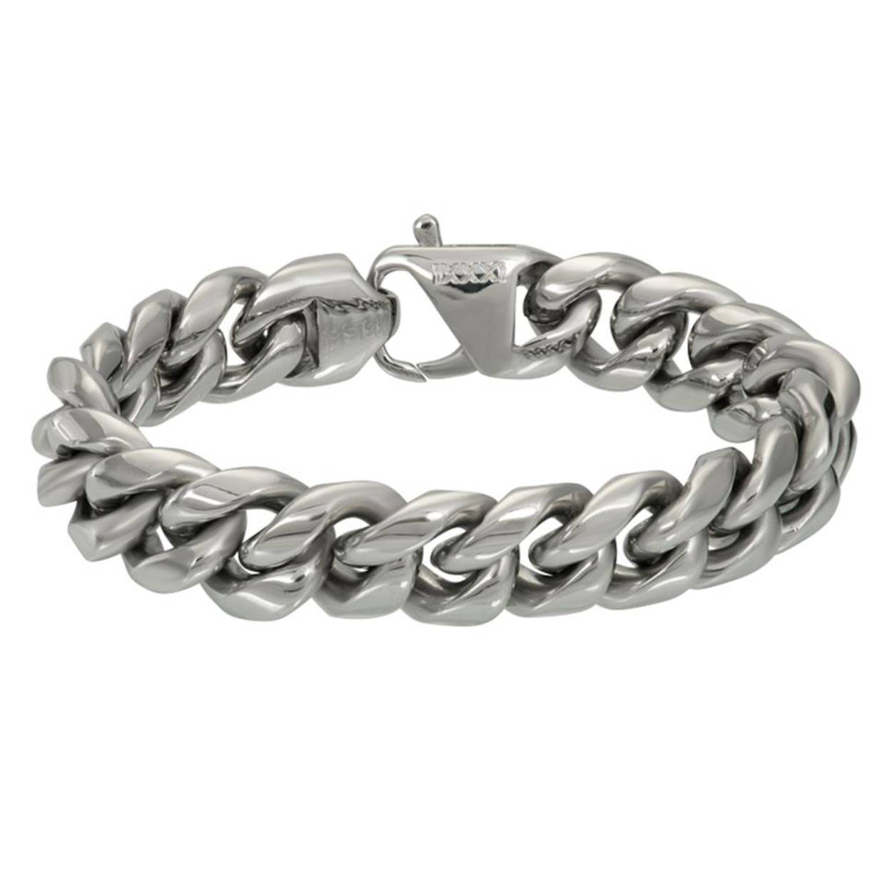 De iXXXi MEN armband England is een stainless steel armband met een zilverkleurige uitstraling. De bracelet bestaat uit platte schakels die door middel van een gevlochten design met elkaar verweven zijn. Bracelet Spain heeft een delicate, stalen sluiting die perfect past bij het design van de armband. De iXXXi herenarmband England is verkrijgbaar in de maten 19, 20 en 21 en ook nog in een goudkleurige uitvoering. Mix en match met verschillende armbanden uit de iXXXi MEN collectie en maak zo jouw look compleet!