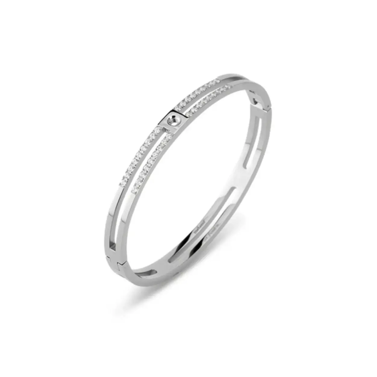 De Melano Twisted Tart armband straalt klassieke luxe uit. De elegante armband is versierd met schitterende zirkonia steentjes in onze welbekende no-edge prong setting. Perfect om je outfit een stijlvolle upgrade te geven! De Tart armband is 5 mm breed en is verkrijgbaar in een zilver-, rose goud- of goudkleurige plating.

 

Alle steentjes uit de Melano Twisted collectie zijn verwisselbaar en passen op de Tart armband.