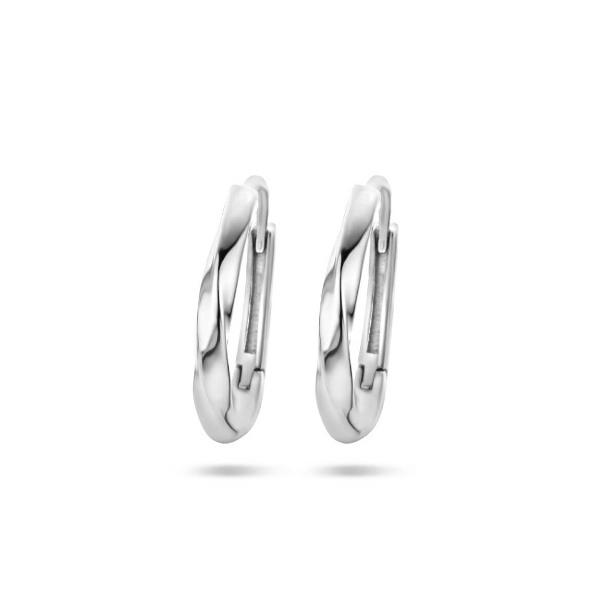 Gerhodineerd 925 zilveren klapoorringen met een afmeting van 15x2mm.