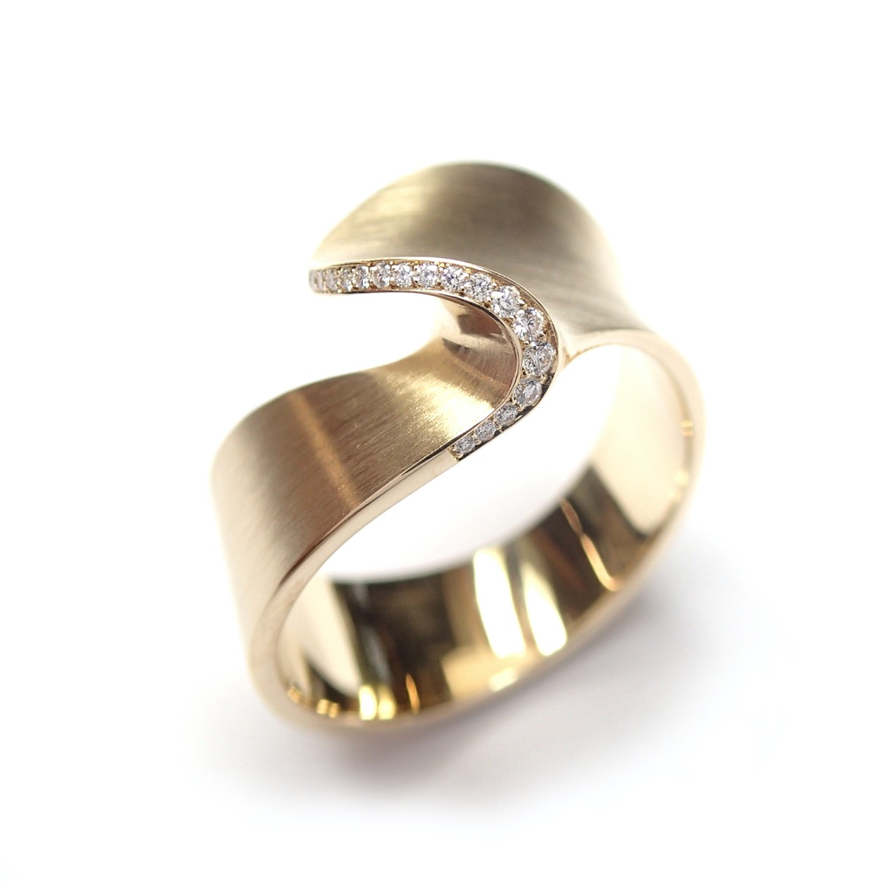 14 karaat geelgouden ring met diamant 0.09 CT
