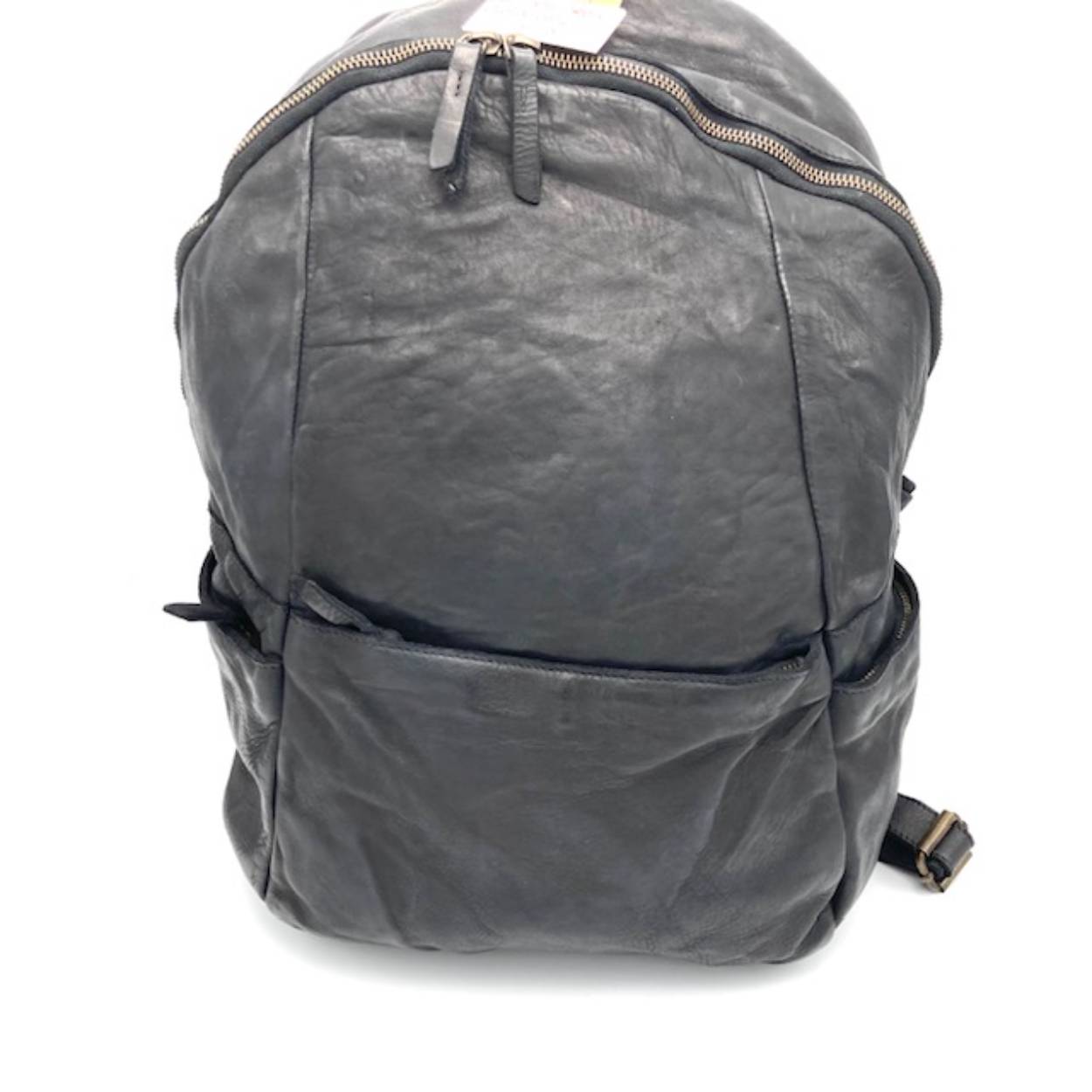 Mooie rugtas met veel mogelijkheden.
Geschikt voor een laptop van 15 inch.

Afmetingen:
Hoogte 42cm x breed 32cm x 8cm diep