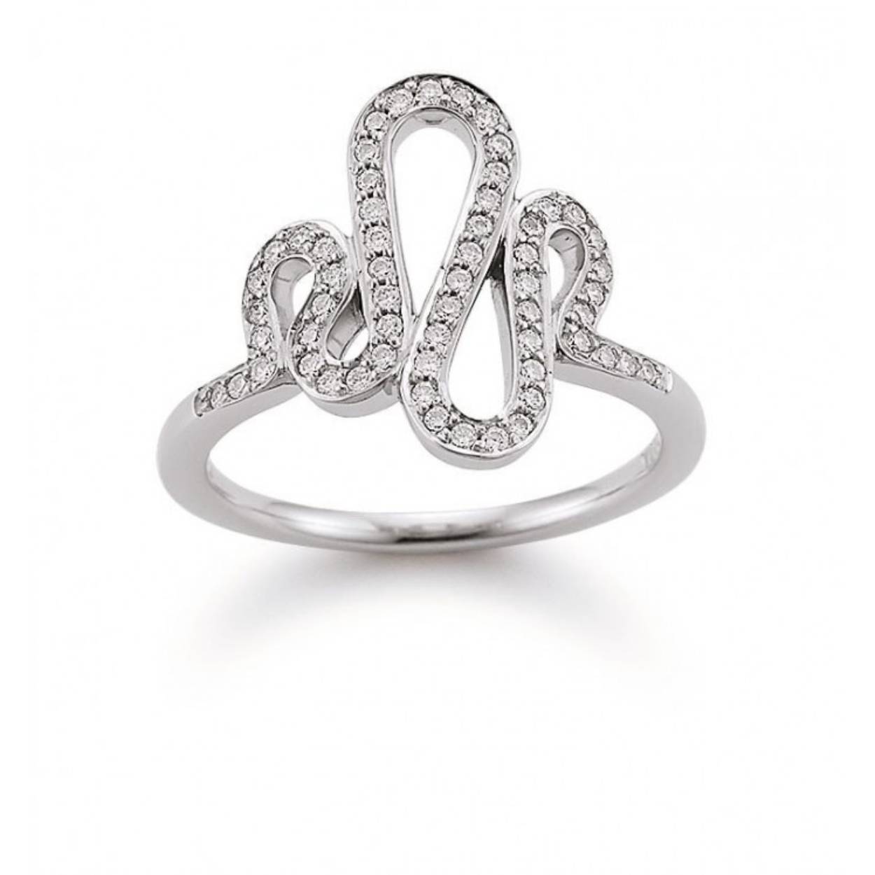 Deze prachtige zilveren ring van Viventy is bezet met zirkonia. De maat van de ring is 54. Heeft u interesse in een andere maat? Neem dan contact met ons op.