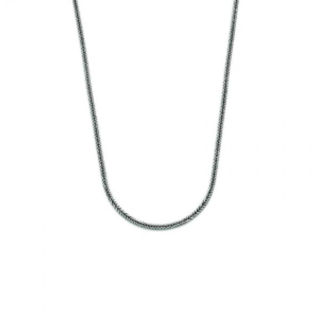 Deze zilveren ketting is met de hand gevlochten door de beste zilversmeden van Bali en Java. De verfijnde vierkante structuur maakt dit collier stoer en elegant tegelijk. Het collier sluit middels een klein karabijnhaak sluitinkje wat deze ketting een speelse touch geeft. Met deze SILK ketting maak je je look helemaal af. Maak een combinatie met de SILK hanger collectie die past bij jouw persoonlijkheid, subtiel, chic, speels of rebels, combineer en creëer je eigen stijl.