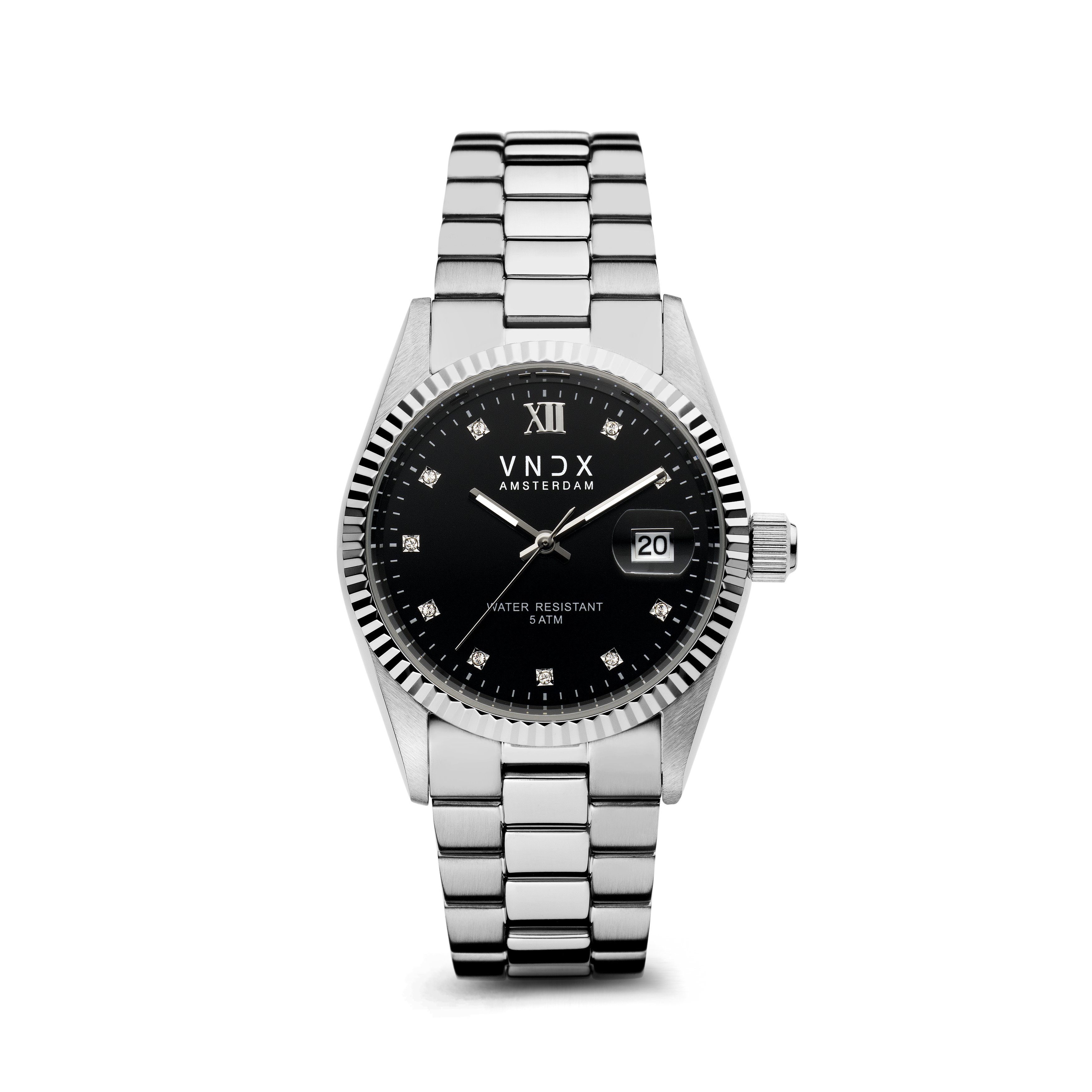Ga waar je heen wilt, deze Dare Devil zal je brengen. Met dit zilveren horloge met stijlvolle zwarte wijzerplaat ben jij,  klaar om de wereld te veroveren? Voel het stevige staal om je pols.  The Devil is in the details, ook met dit horloge. Never too late.