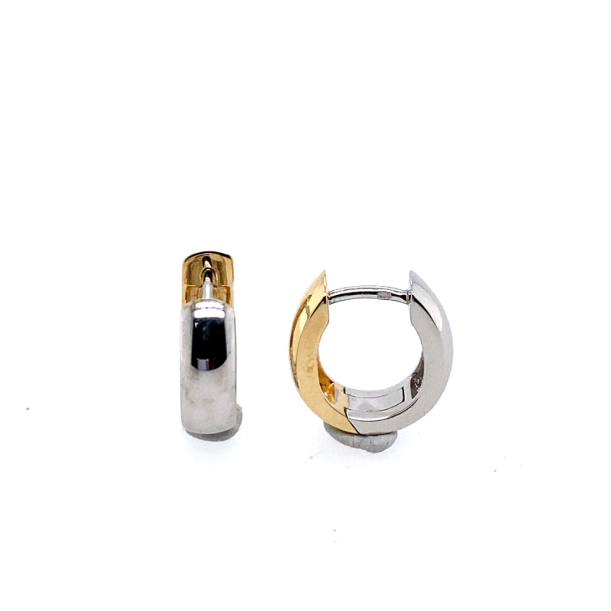 O932BIC bicolor gouden klapcreolen.
om te draaien zodat je alleen de witgouden, of andersom de geelgouden kant ziet.