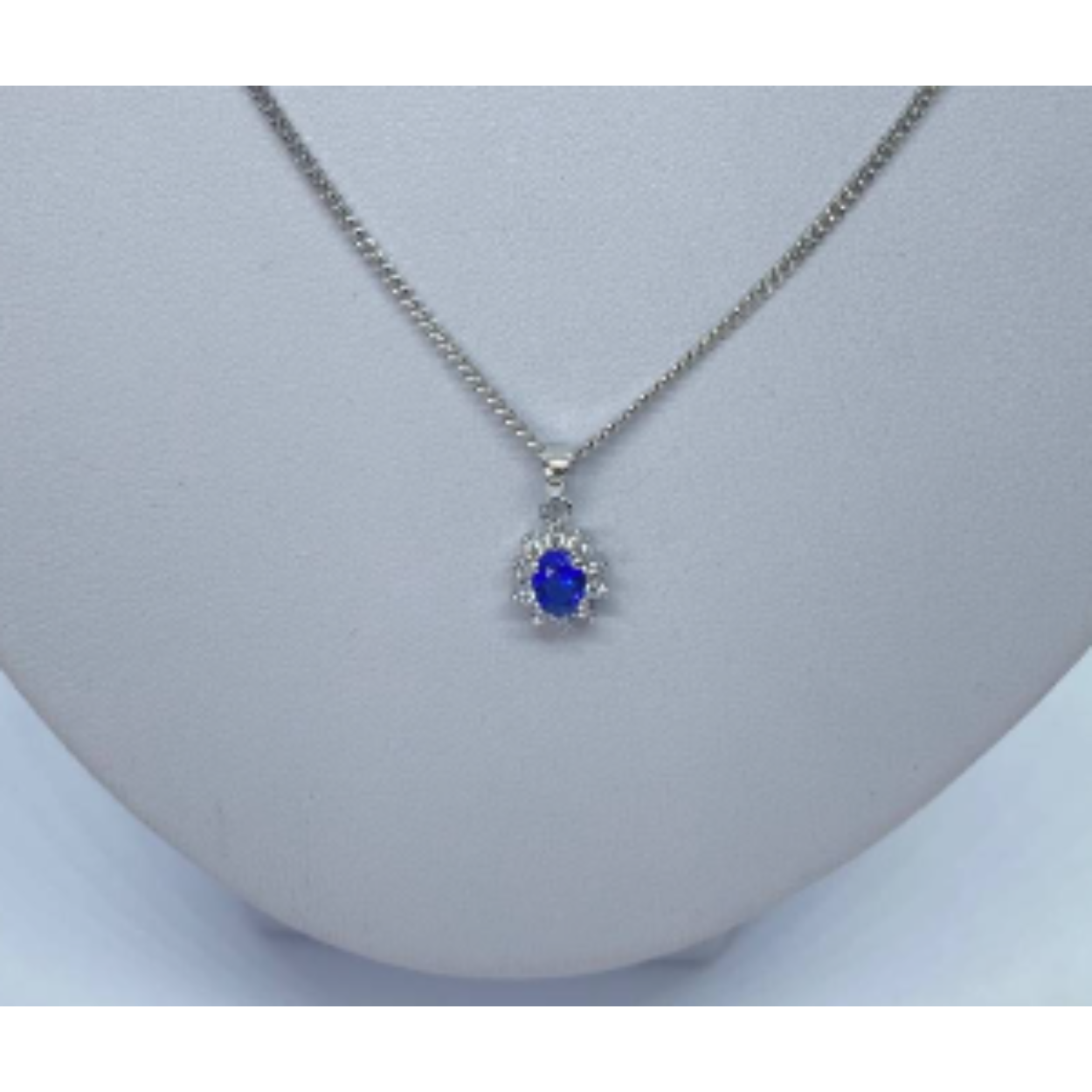 Zilveren hanger met zirkonia en synthetische blauw saffier 