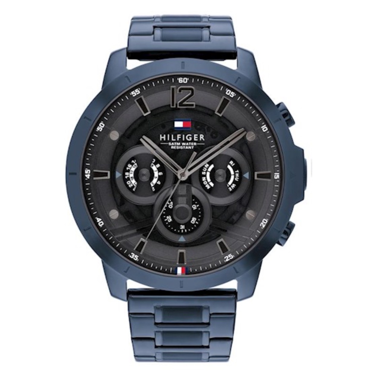 Tommy Hilfiger TH1710493 Horloge Heren Staal Blauw 50mm
Dit zeer unieke horloge van Tommy Hilfiger met artikelnr: TH1710493 is een stoer herenhorloge die niet mag ontbreken aan je collectie. Het stalen herenhorloge heeft een ronde blauwe kast met een gladde blauwe bezel. Het horloge heeft een grijze wijzerplaat met een dag, datum en 24-uursaanduiding. Multifunctioneel dus. Aan het horloge zit een stalen mat glimmende blauwe band met vouwsluiting en verder heeft het horloge een mineraalglas, een doorsnee van 50mm en is 5 ATM.  

Het merk:
Sinds de lancering van het merk in 1985 is Tommy Hilfiger wereldwijd bekend geworden als pionier van de klassieke Amerikaanse coole stijl. Geïnspireerd door de iconische popcultuur en het Amerikaanse erfgoed. De dames en herencollectie van dit seizoen bestaan uit minimalistische silhouetten en rustieke lederen details. De herenhorlogecollectie biedt iconische uurwerken met roestvrijstalen, lederen en siliconen banden.

Specificaties:
- Mineraalglas
- Ronde kast 50mm
- Blauwe horlogekast
- Grijze wijzerplaat
- Blauwe stalen schakelband 
- 5 ATM