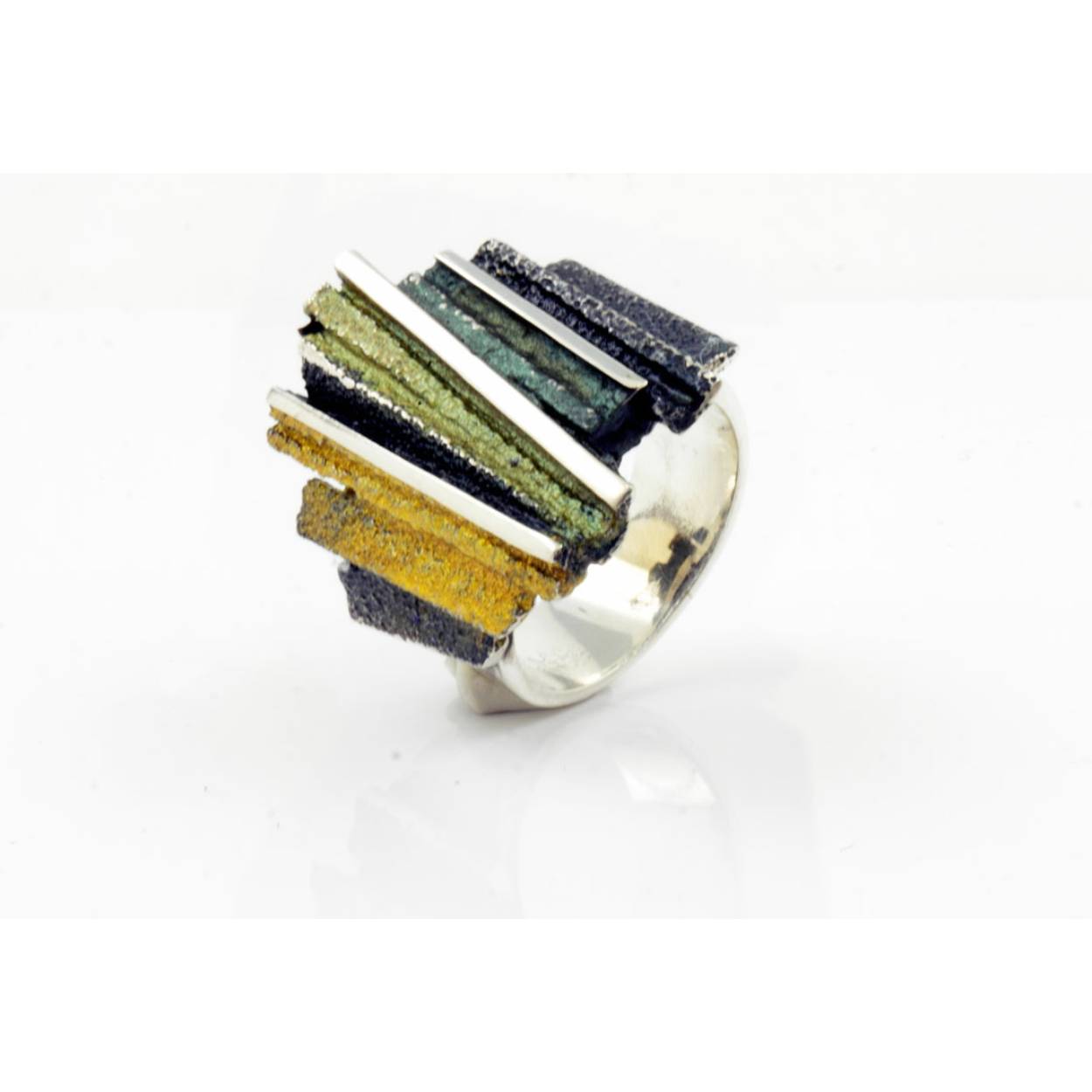 Dana green big ring - uit onze Arior Handmade collectie