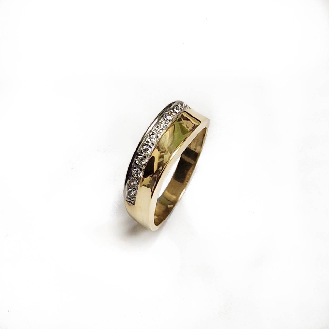 Ring met smalle band zirkonia  pavé gezet.