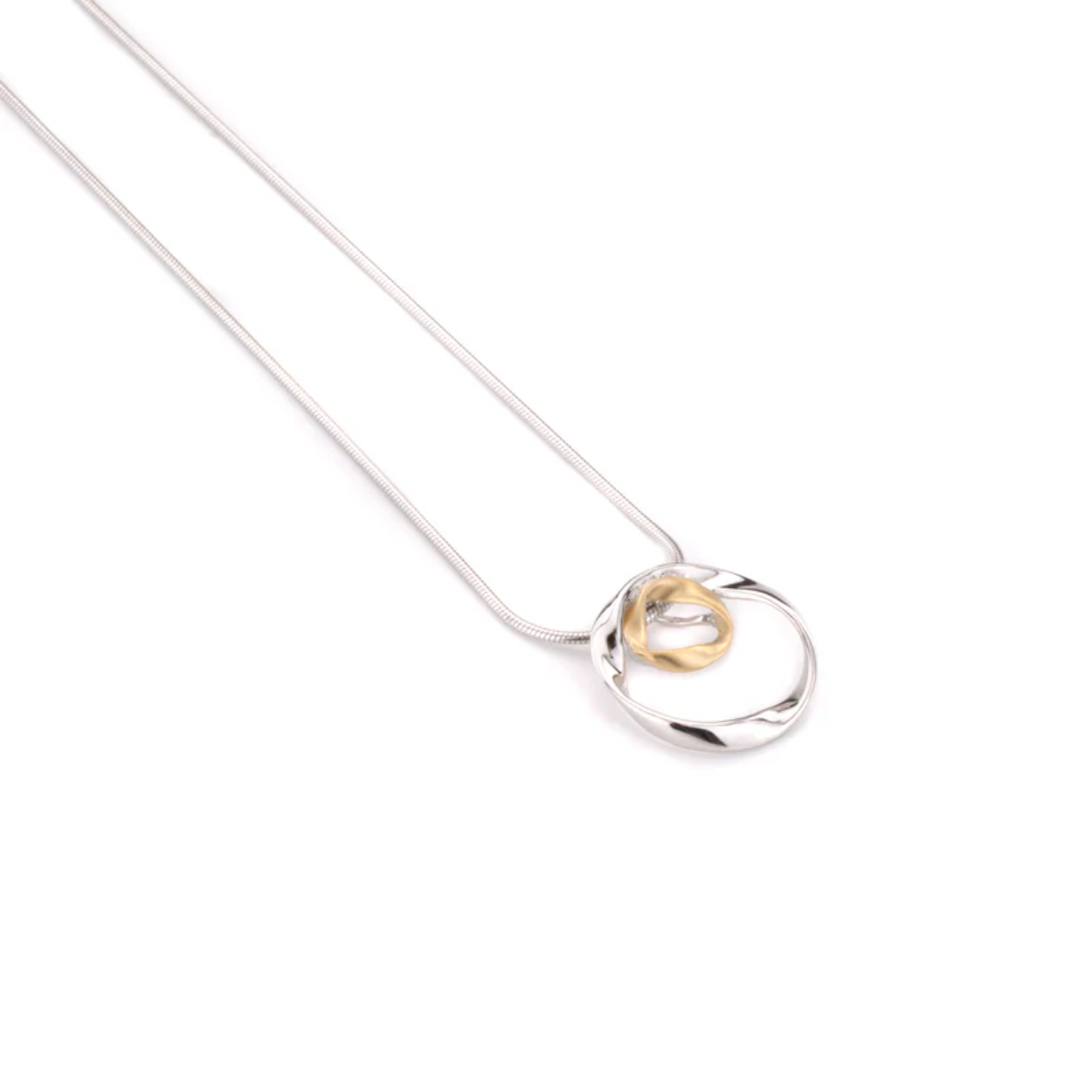 Gala Design Ketting Solar J0128

Beschrijving

Ga helemaal in stijl de deur uit met dit prachtige slangencollier van Gala Design. De hanger is gemaakt van 925 zilver en 925 zilver Gold-Plated.  Maak je look helemaal compleet en combineer ze met de andere sieraden van de Solar Collectie.

V Levertijd: binnen 2 werkdagen

V Gratis verzending binnen Nederland

Specificatie:       

Voor:  Dames 

Serie: Gala Design Sieraden

Afmeting:  45cm

Materialen:   

Materiaal: 925 Zilver 925 Zilver Gold-Plated