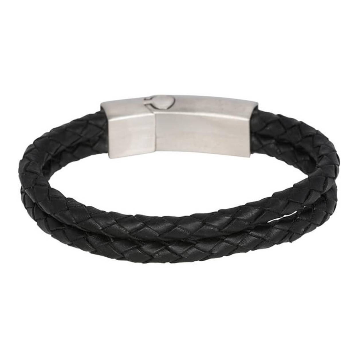 De Brace Jewels armband is een handgemaakte leren armband en is voorzien van een mat zilverkleurige sluiting gemaakt van stainless steel. De bracelet bestaat uit twee armbanden die bij de sluiting samenkomen en zo één armband vormen. Het design van deze armbanden bevat een rond, gevlochten design uitgevoerd in zwart leer. De rechthoekige, smalle, mat zilverkleurige stalen sluiting maakt de look van de bracelet helemaal af. Deze Brace armband kan op iedere gewenste lengte geleverd worden. Mix en match met meerdere armbanden uit de Brace Jewels collectie en maak zo jouw gehele look compleet! 
