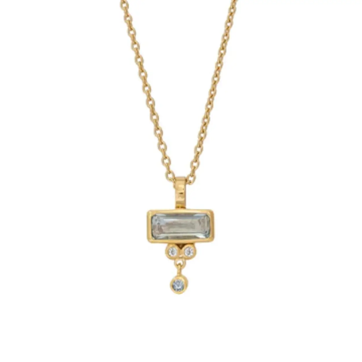 Ketting - Petite Octagon (GP)
80702351

Deze geel goud vergulde ketting heeft een prachtige hanger met een 10 x 4 mm blauwe kwarts octagon facetgeslepen, een 2 mm ronde blauwe topaas en twee 1,5 mm ronde zirkonia's. De ketting kan zowel op 42 cm als 45 cm gedragen worden.