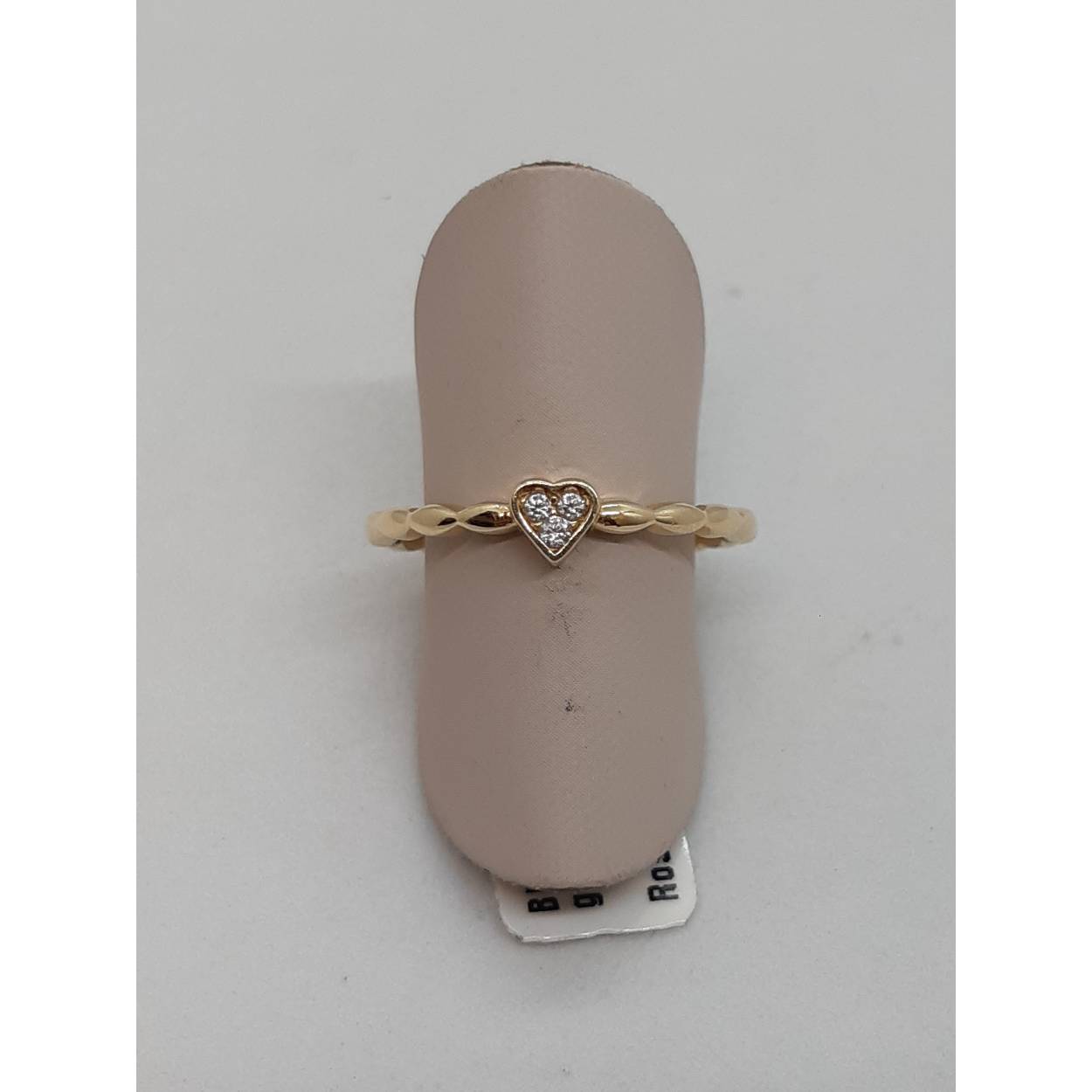 De gouden damesring met modelnummer BREA-RDL-0002585 is een elegante 14-karaats ring, gemaakt van goud en uitgevoerd in maat 55. De ring heeft een glanzende afwerking en is goudkleurig. Draag deze tijdloze en verfijnde ring als een opvallend sieraad voor speciale gelegenheden of dagelijkse elegantie. Perfect voor stijlvolle toevoeging aan elke outfit.