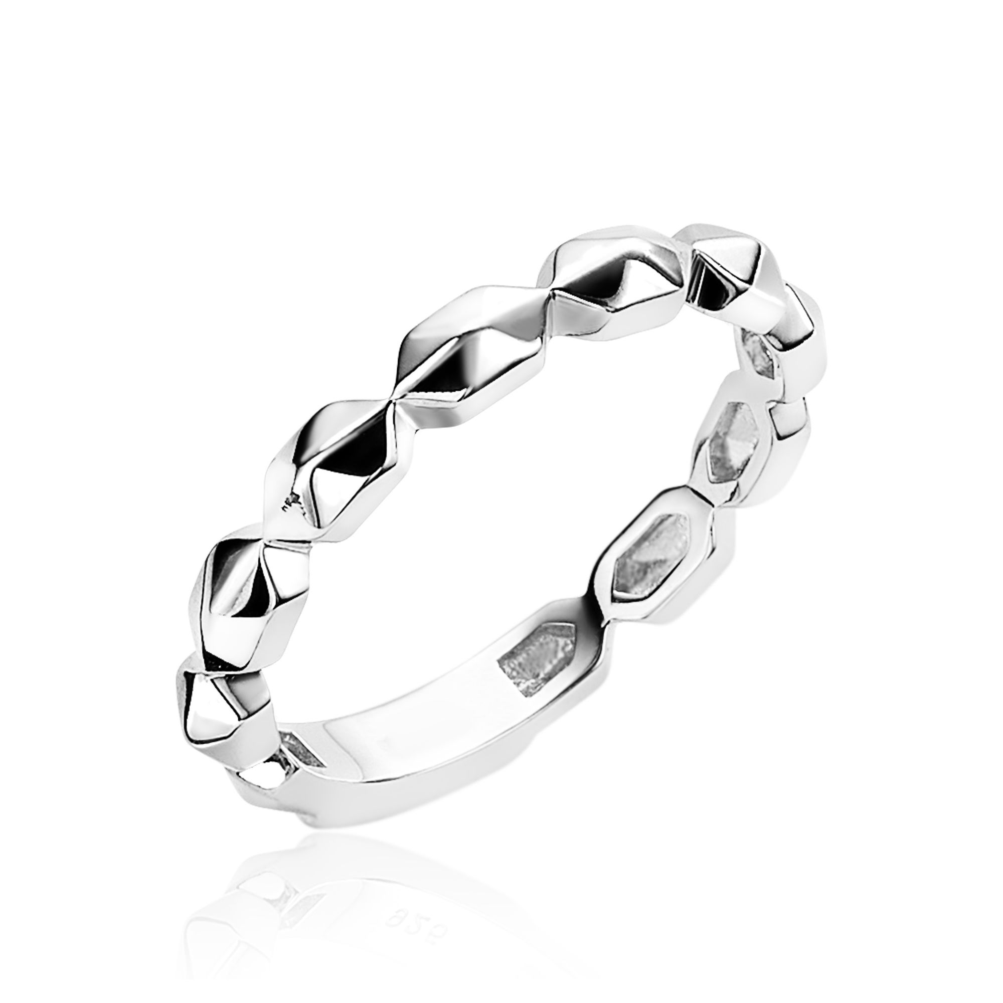 ZINZI zilveren aanschuifring met een zeshoekig design rondom. De zeshoeken zijn 3D wat zorgt voor een stoere look. Gemakkelijk te combineren met andere zilveren Zinzi aanschuifringen.