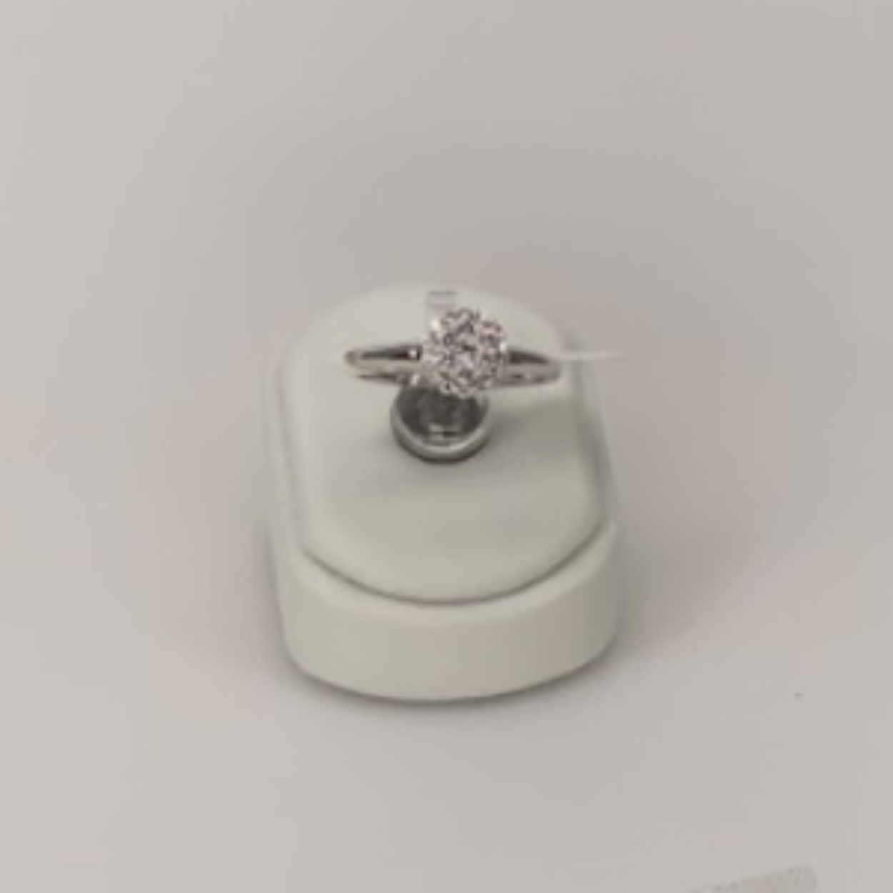 Wit gouden ring 17 briljanten 0.26 crt