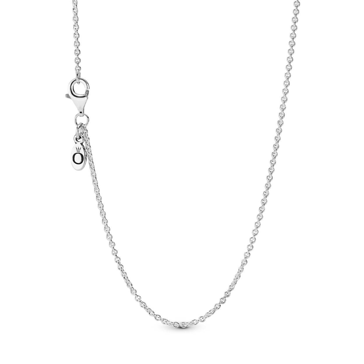 Ontdek hoe je perfect je favoriete Pandora hangertjes en bedels kunt laten zien, met deze klassieke cable chain ketting van sterling zilver met karabijnsluiting. De ketting is verstelbaar in drie verschillende lengtes en kan dus gedragen worden bij diverse halslijnen. Verfraai hem met je favoriete Pandora hangers of combineer hem met andere Pandora kettingen, voor een veelzijdige, trendy look.