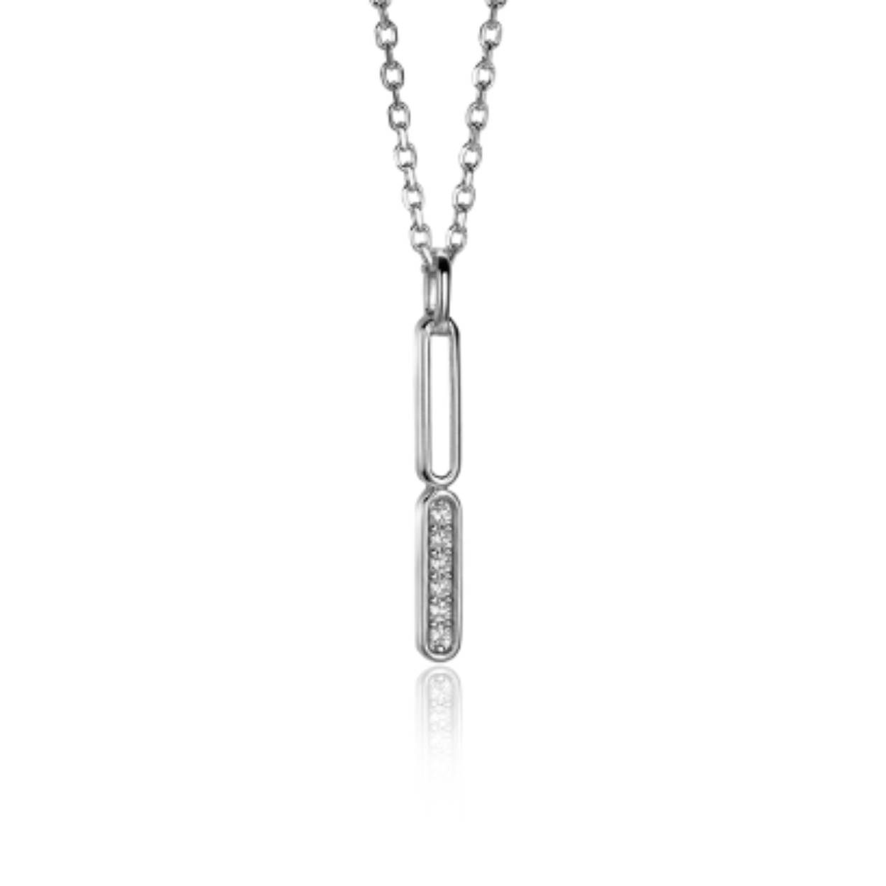 ZINZI zilveren ketting met een trendy staafhanger van 29mm, waarbij de onderste ovaal bezet is met witte zirconia's. De lengte van de ketting is te variëren tussen 42 en 45cm. Vervaardigd van eerste gehalte zilver (925) en met extra rodiumlaag voor een langdurige glans.