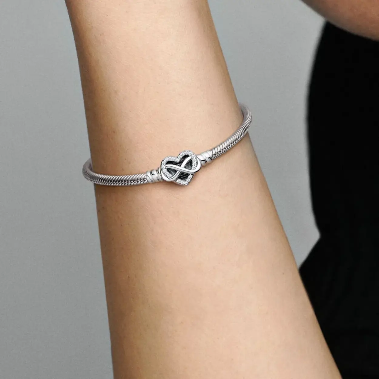 Pandora Moments Sprankelende Snake Chain Armband met Hartsluiting