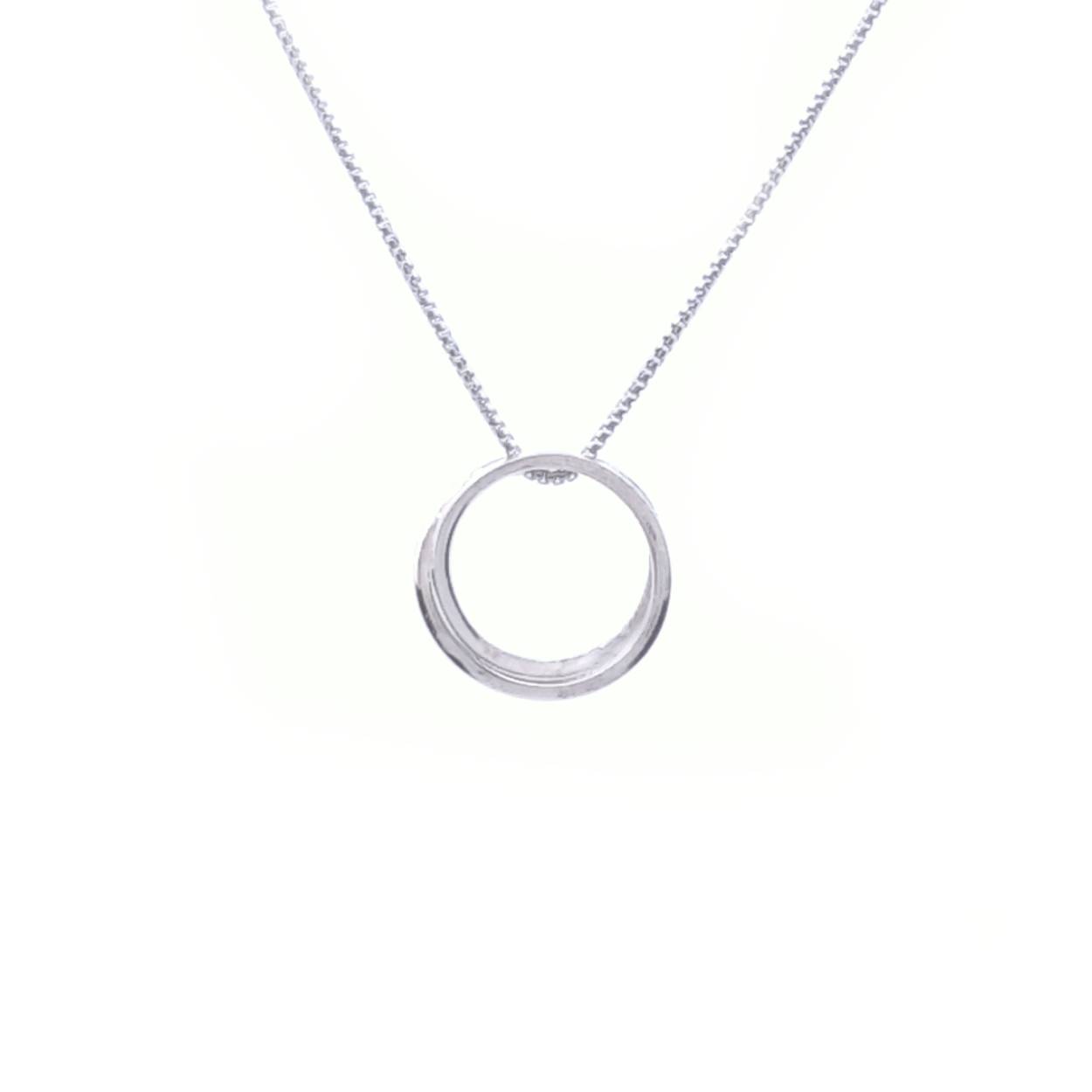 Oneindige hanger. De sierlijke hanger ligt niet vlak op de huid waardoor er altijd beweging is als je haar draagt. Dit geeft een extra speels effect aan de subtiele hanger.

Deze hanger wordt los verkocht of wil je er een bijpassende ketting/spang van zilver bij bestellen?

Maak een afspraak en kom deze sierlijke hanger eens passen! Of bestel haar gelijk, dan sturen we deze mooi verpakt naar je toe.
