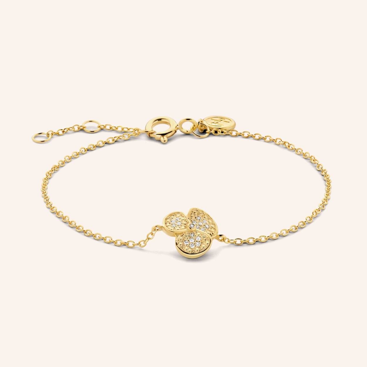 The poppy flower is a well-known symbol of hope and peace. It’s an invitation to look back and change your future for the better. May this diamond bracelet, paved with 18x bright diamonds, be your everyday reminder to love life