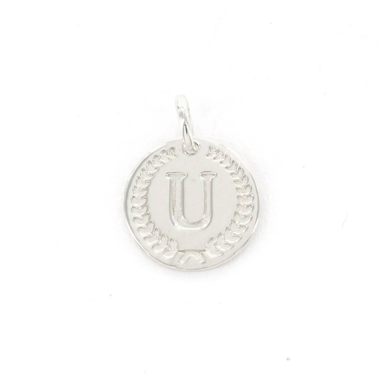 Voor deze hanger heb je een Imotionals ketting nodig. Imotionals kettingen hebben een klein oogje dat door de hanger past.

De collectie hangers en bedels van Imotionals bestaan uit initialen en symbolen. Kies je collier en bedel(s) naar keuze en creëer zo je gepersonaliseerde Necklace.  Je schuif de bedel aan het collier, de lengte kun je zelf bepalen, en hoe leuk is is om 2 of 3 lengtes samen te dragen. Creëer your own Necklace Party.

Imotionals is een zilveren sieradenlijn bestaande uit dunne colliers en hangertjes, het laatste in de vorm van initialen en symbolen. waarmee je door middel van colliers, initialen en symbolen expressie geeft aan jou gevoelens of gedachten.

Een letter sieraad zorgt ervoor dat je jouw look een persoonlijke touch kan geven. Kies voor je eigen letter of de letter van je beste vriendin, vriend, moeder of iemand anders die je dierbaar is. Je kunt er zelfs een hele naam aan hangen, met bijvoorbeeld een hartje of sterretje symbool voor extra betekenis. Ook mega leuk om te geven als cadeautje. Get it before it's gone!