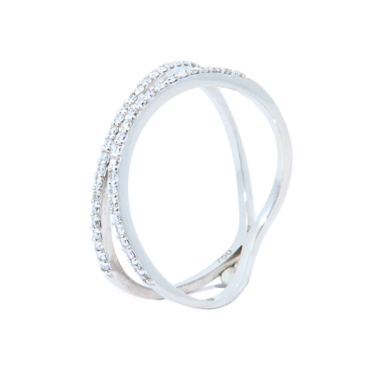 18KT witgouden ring met diamanten.
