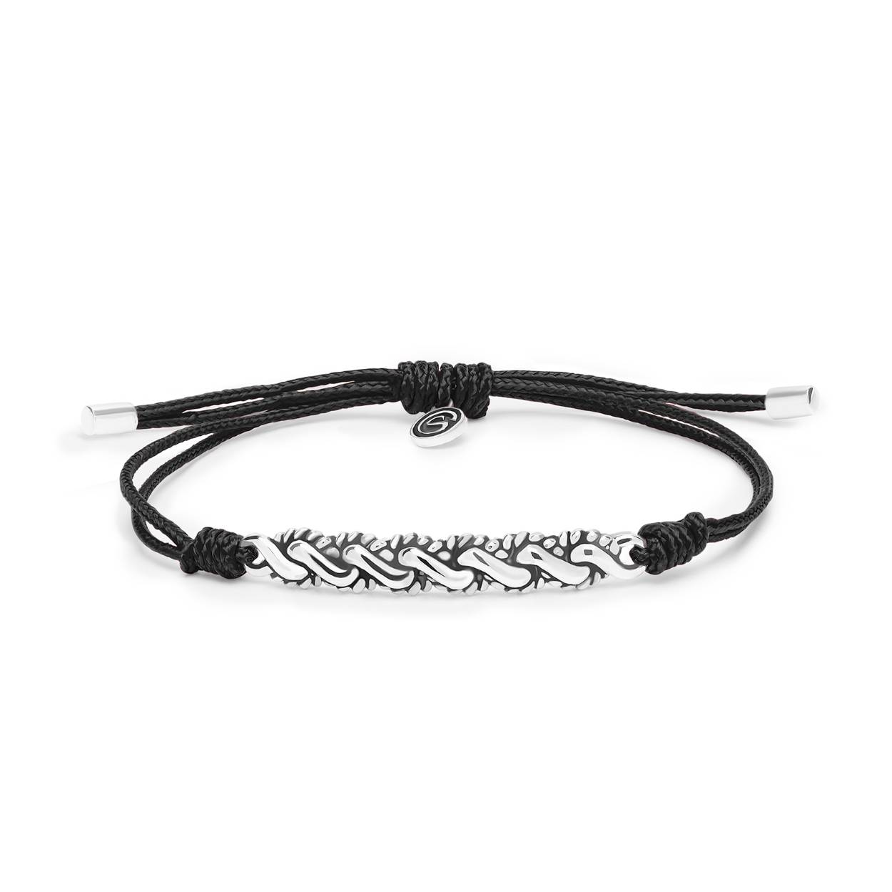 Deze paracord armband van het merk SILK komt uit de Breeze lijn.

De armband is in meerdere kleuren verkrijgbaar. Mocht u interesse hebben in een andere kleur, neem dan gerust contact met ons op.

Ontdek onze nieuwste kleurrijke paracord armbanden met gravure plaatje voor jouw persoonlijke verhaal. Een uniek sieraad dat niet alleen je outfit verfraait, maar ook je persoonlijkheid weerspiegelt. Deze kleurrijke armbanden zijn niet alleen stijlvol, maar bieden ook de mogelijkheid voor een unieke gravure aan de binnenzijde, waardoor ze het perfecte persoonlijke geschenk zijn. Onze one size fits all paracord armbandjes zijn in verschillende kleuren verkrijgbaar, van klassiek zwart, olijf groen, marine blauw tot rood kleurig. Het kwalitatieve paracord waarmee geknoopt is is niet alleen duurzaam maar ook uv bestendig. Deze armband combineert vakmanschap met moderne elegantie. het armbandje is gemaakt van hoogwaardige materialen en biedt ultiem draagcomfort. Dit unisex armbandje is ontworpen om jouw persoonlijke stijl te benadrukken.  

Geef betekenis aan elke gelegenheid door jouw unieke herinnering op het plaatje te dragen. Personaliseer jouw armbandje met een gravure die voor jou speciaal is. Kies bijvoorbeeld voor coördinaten, een belangrijke datum, een inspirerende quote, vingerafdruk of symbolen die veel voor je betekenen. We bieden verschillende lettertypes en een ruime selectie aan symbolen om uit te kiezen. Voeg een persoonlijk accent toe aan je stijl en ontdek de mogelijkheden van onze graveerbare paracord armbandjes.