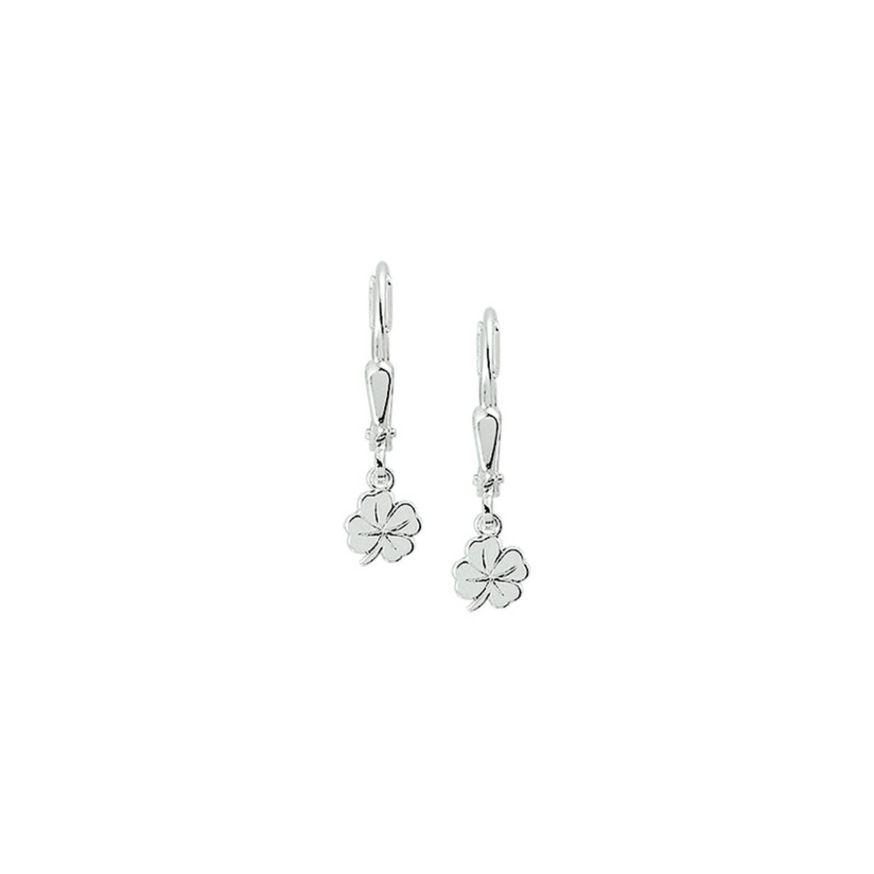 Zilveren oorhanger | klavertje 4
5.5 mm breed 
25 mm hoog 
zilver 