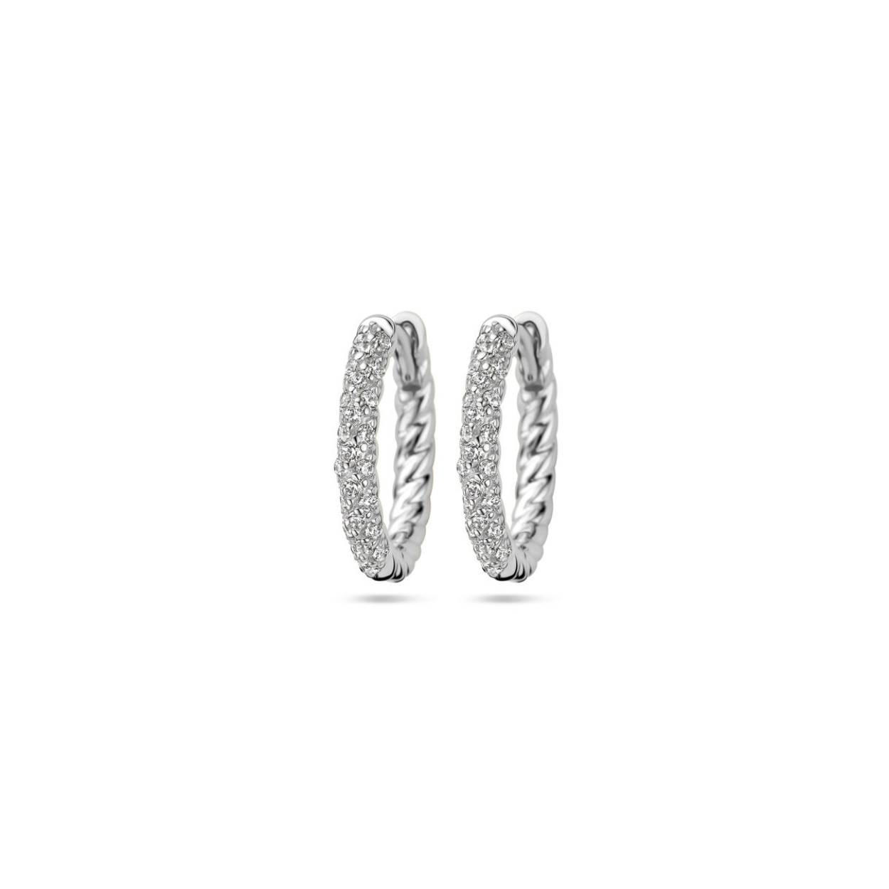 Gerhodineerd 925 zilveren klapoorringen uitgevoerd met zirkonia. De oorringen hebben een diameter van 14mm.