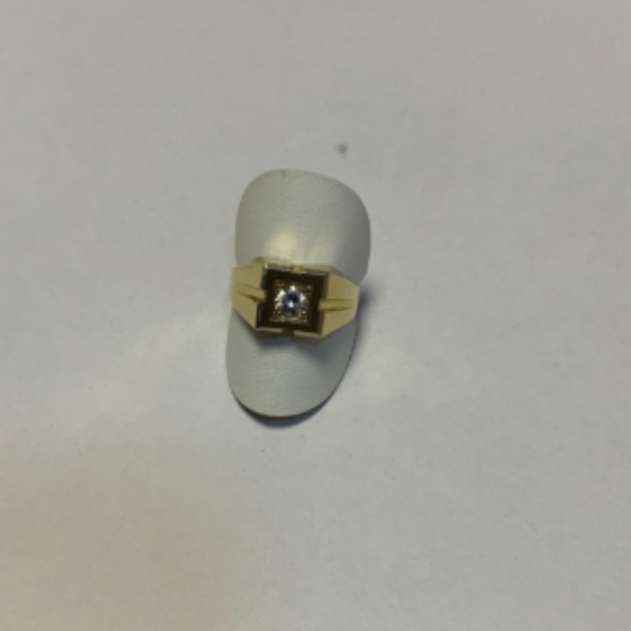 Goud herenring met grote zirkonia, maat 19,5.