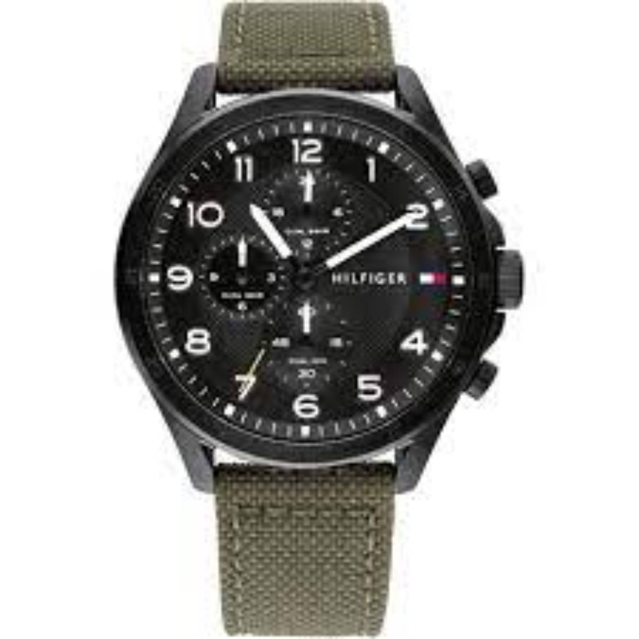 Prachtige heren horloge van Tommy Hilfiger met een cijfer aanduiding als index en een stoere military band (leer). Dual time functie 