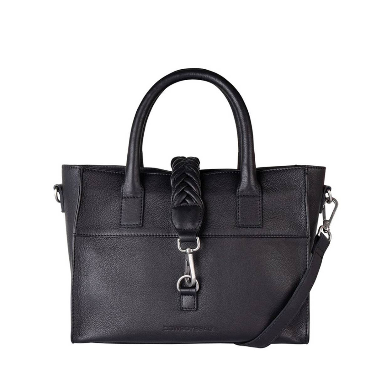 Tas leer van Cowboysbag 
Kleur zwart 
afmeting W 30 x H 23 x D 14 cm
sluiting karabijnsluiting
details vlechtwerk 