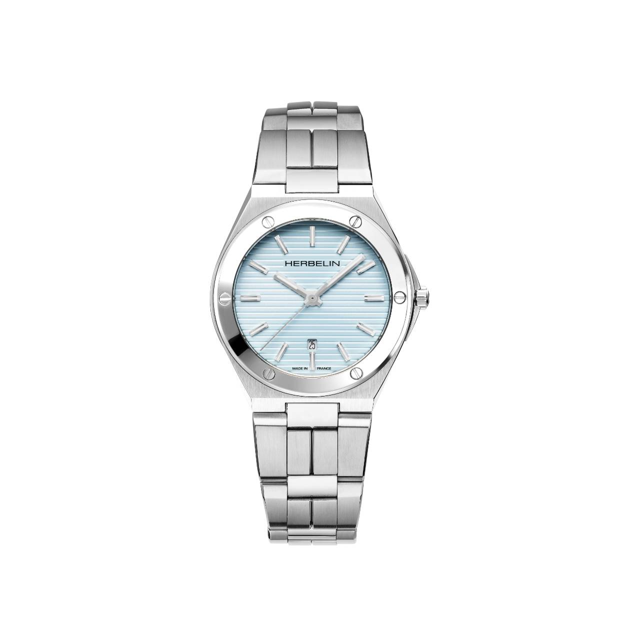 Cap Camarat breidt zich uit met zijn allereerste dameshorloge. Met een dikte van 7,10 mm en een diameter van 33 mm zal dit horloge perfect passen bij delicate vrouwenpolsen. Met behoud van de chique en sportieve uitstraling van het model, heeft dit horloge een zeshoekige vorm in roestvrij staal waarvan het verticale geborstelde oppervlak wordt geaccentueerd door gepolijste facetten. De horizontaal geborstelde ijsblauwe achtergrond voegt een vleugje elegantie en moderniteit toe aan dit model. De roestvrijstalen band is geïntegreerd met de kast en voegt een vleugje verfijning toe.