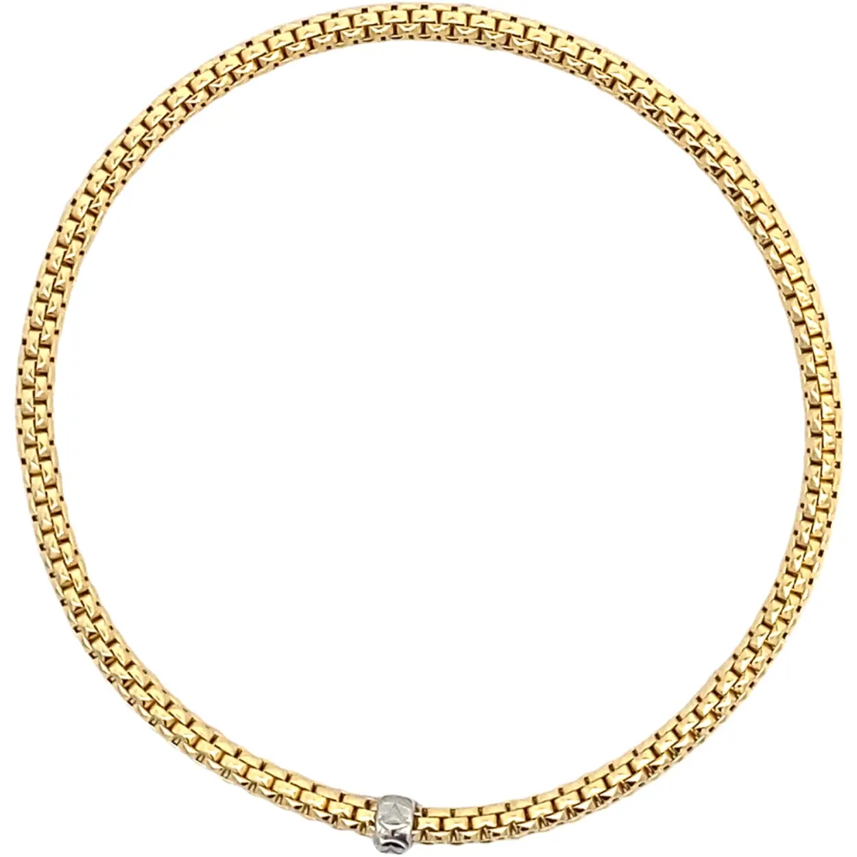 Ervaar luxe en comfort in één met de JH Brummer 18K geelgouden stretch armband. Vervaardigd met vakmanschap en precisie, biedt deze armband een tijdloos ontwerp in hoogwaardig 18-karaats geelgoud. Het stretchontwerp zorgt voor een moeiteloze en perfecte pasvorm, waardoor het ideaal is voor dagelijks gebruik. Of het nu alleen gedragen wordt of gestapeld met andere armbanden, deze veelzijdige stuk voegt een vleugje elegantie toe aan elke look, waardoor het een essentieel accessoire is voor elke moderne vrouw.