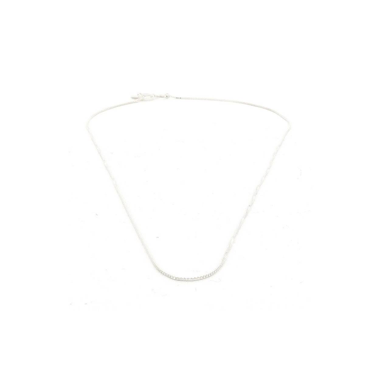 Imotionals Zilveren Venetiaans Collier.

Gebruik speciaal deze ketting voor de Imotionals hangers. De ketting heeft een kleiner oogje dan standaard kettingen. Met een standaard ketting is het oogje te groot om de charms aan de ketting te rijgen.

Alle Imotionals sieraden zijn gemaakt van sterling zilver (925) en voorzien van een extra rodium laag. Het zilver verkleurt hierdoor niet.

Lengte: 52 cm