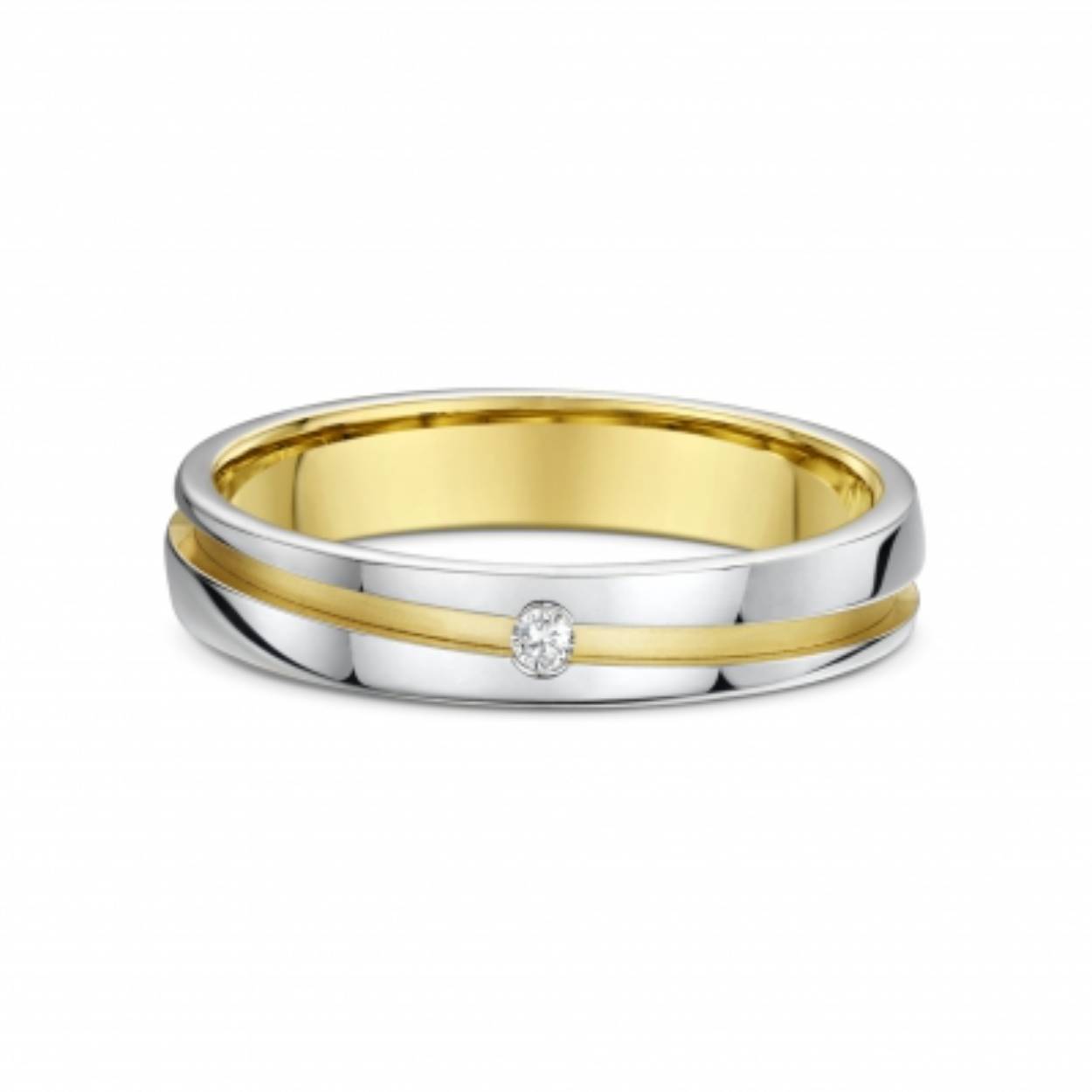 Bicolor trouwringen met in de damesring een diamant. Breedte van zowel dames als herenring 4 mm