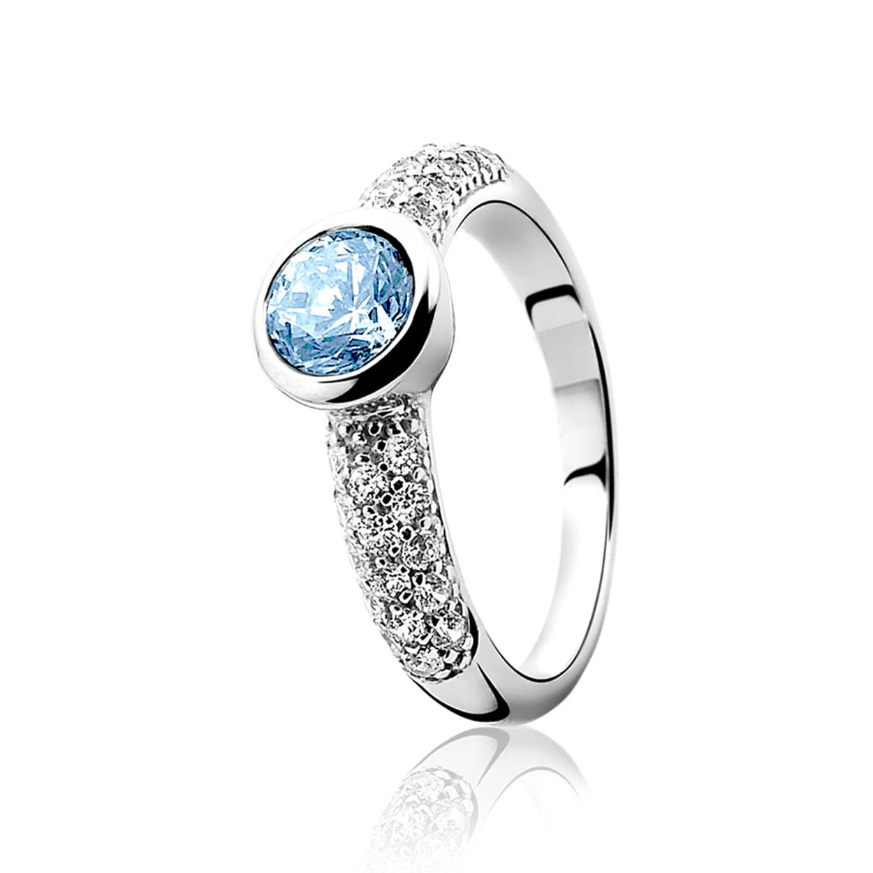 ZINZI zilveren ring met pavé gezet zirconia en ronde blauwe zirconia steen in het midden. De ring is verkrijgbaar in andere mooie en opvallende kleuren. Perfect om mee af te wisselen of te combineren. Vervaardigd van eerste gehalte zilver (925) en met extra rodiumlaag voor een langdurige glans.