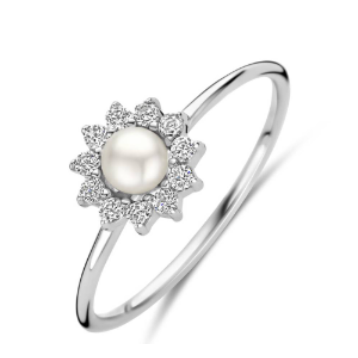Gerhodineerd 925 zilveren ring uitgevoerd met zoetwaterparel en zirkonia. De ring heeft een breedte van 8mm.