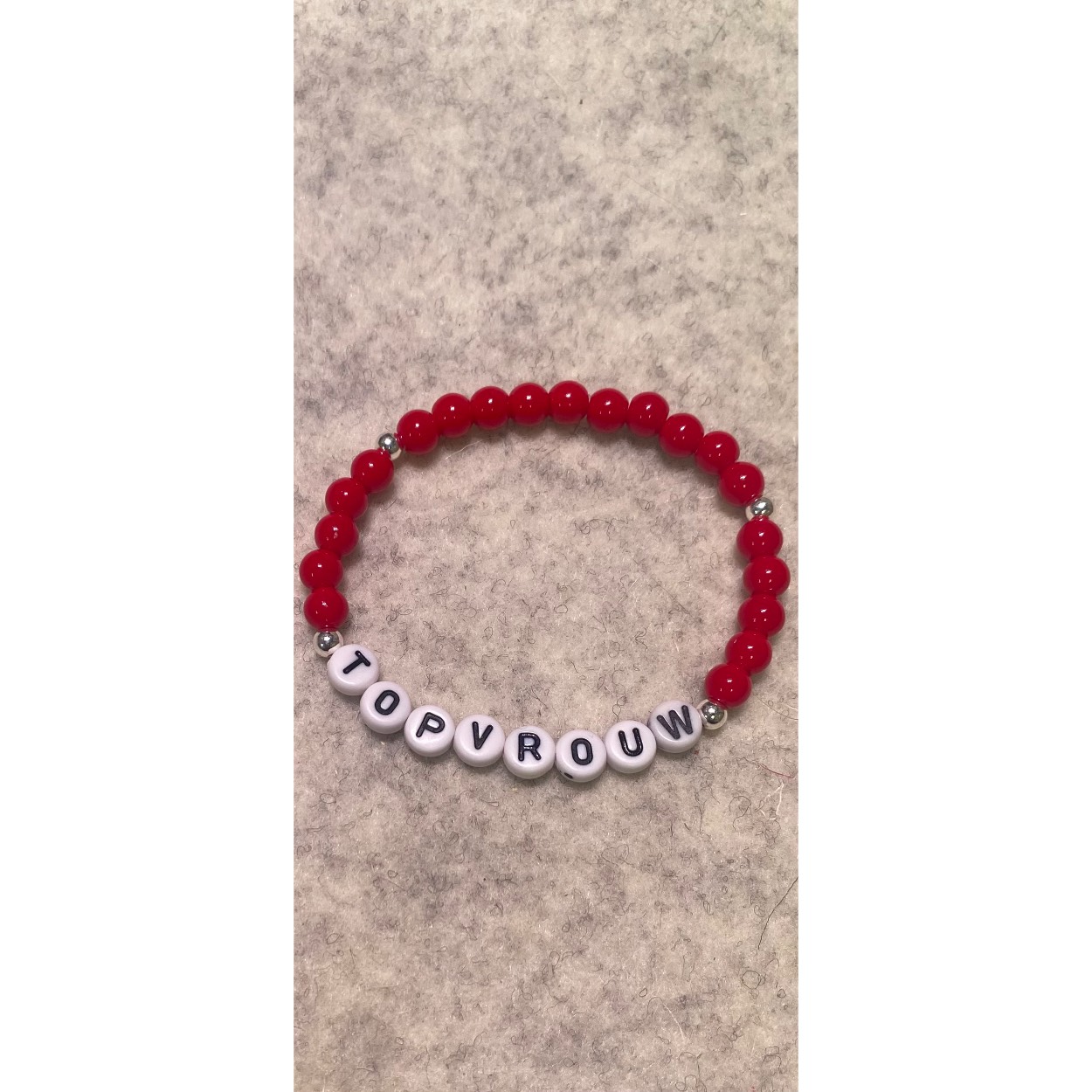 LIEF ARMBANDJE MET POSITIEVE TEKST EN NATUURSTEEN .MOOI OM TE GEVEN EN WAARDEVOL OM TE KRIJGEN
SPREAD THE LOVE!!