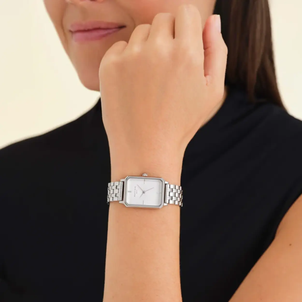 Ontdek The Octagon, Rosefield's nieuwste horlogecollectie — direct een klassieker. Dit bijzondere horloge met achthoekige klok en gepolijste gouden 5-schakel band stralen een elegantie van 1920 elegantie uit en maken dit horloge tot een waar fashion accessoire.