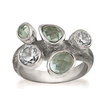Ring - Leaves
Deze sterling zilveren ring is versierd met twee aquamarijn steentjes van 6 x 5 mm en 6 x 4 mm en twee blauwe topaas steentjes van 2,5 x 3 mm en 4 x 3 mm.