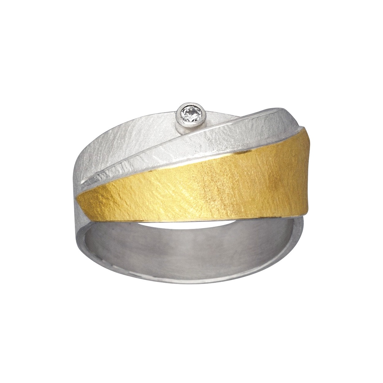 De handgemaakte design sieraden van MANU zijn stuk voor stuk iconen waarmee de drager zijn persoon onderstreept. Een bijzondere edelmetalen en contrastrijke combinaties kenmerken MANU.