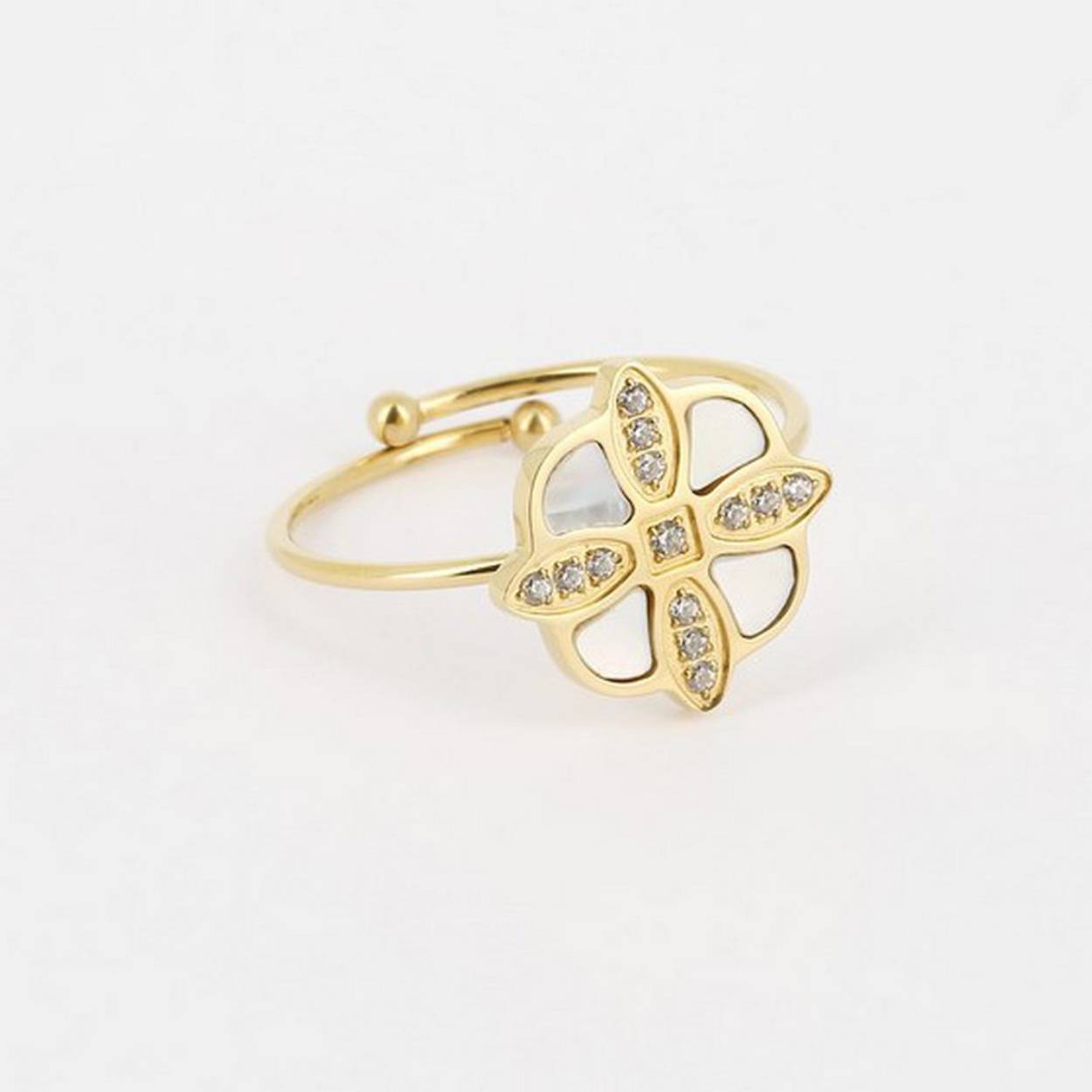 De Platings van ZAG Bijoux zijn van de allerbeste kwaliteit. De ringen van ZAG zijn echte eyecatchers en passen altijd omdat ze om je vinger klemmen. De Maat is van 16.5 tot 19 instelbaar