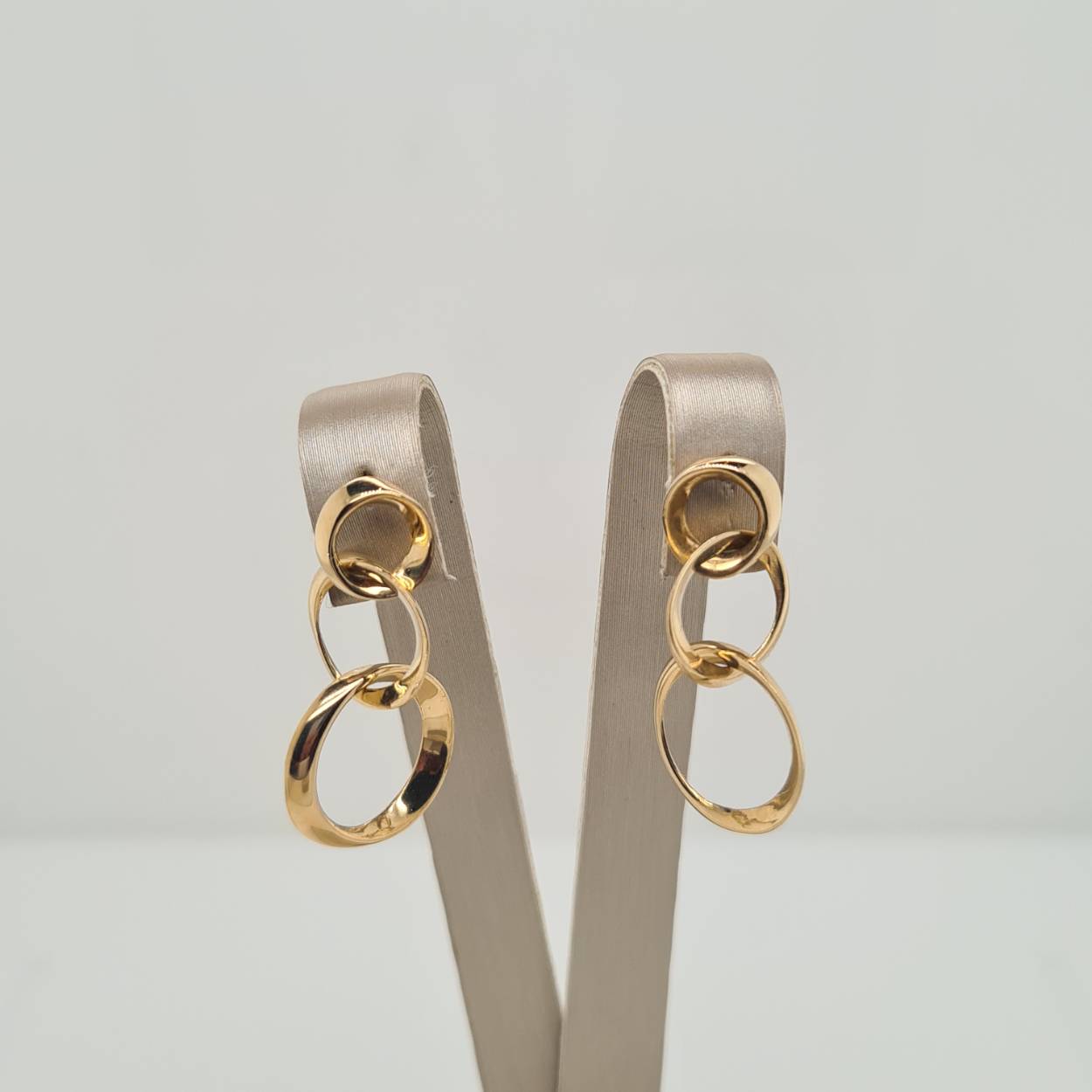 Prachtige 14 karaat gouden oorsieraden. 