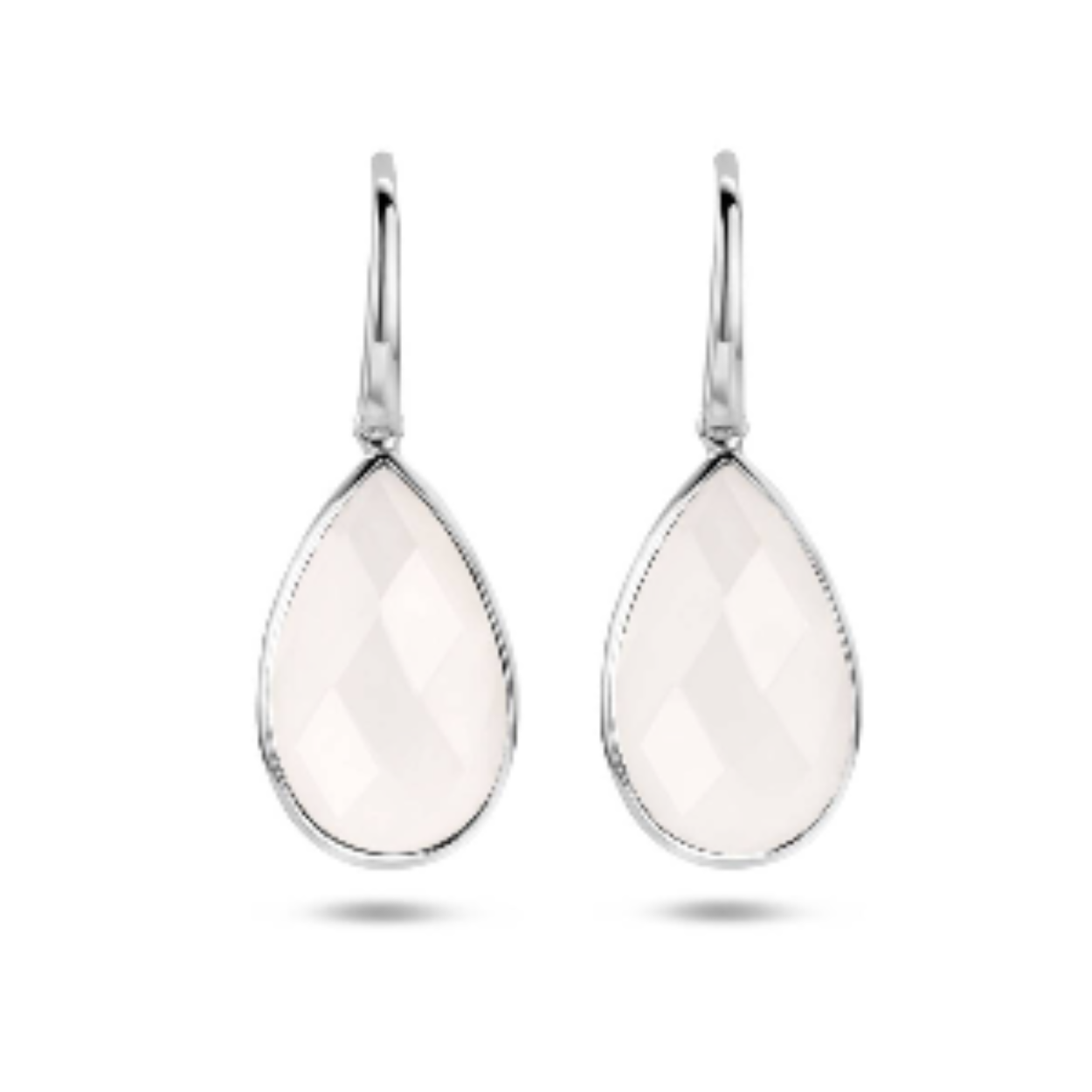 Gerhodineerd 925 zilveren oorhangers met wit agaat. De wit agaat stenen hebben een totaal steengewicht van&nbsp;12.60ct (2x 6.30ct).