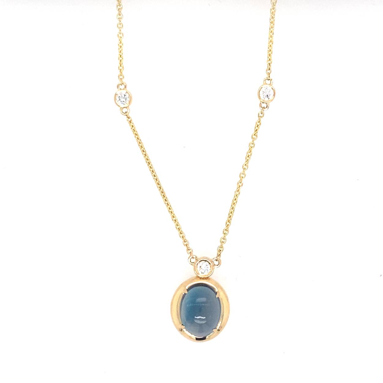18krt geelgouden collier met hanger ovaal geslepen cabochon london blue topaas en briljant 2x 0.05ct si/tw
